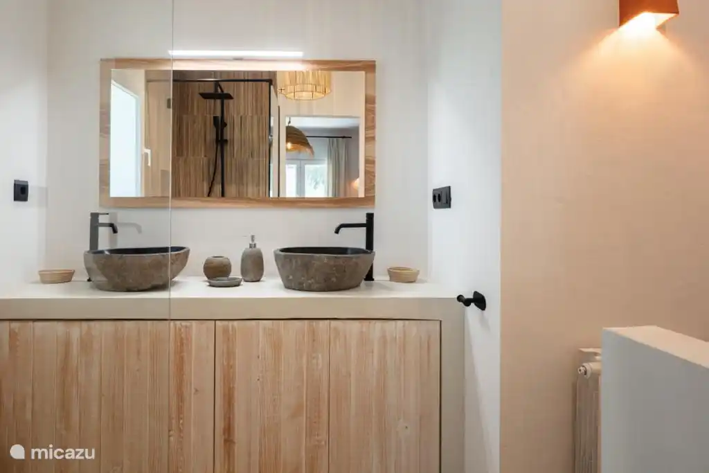 Eigenes Badezimmer im Erdgeschoss