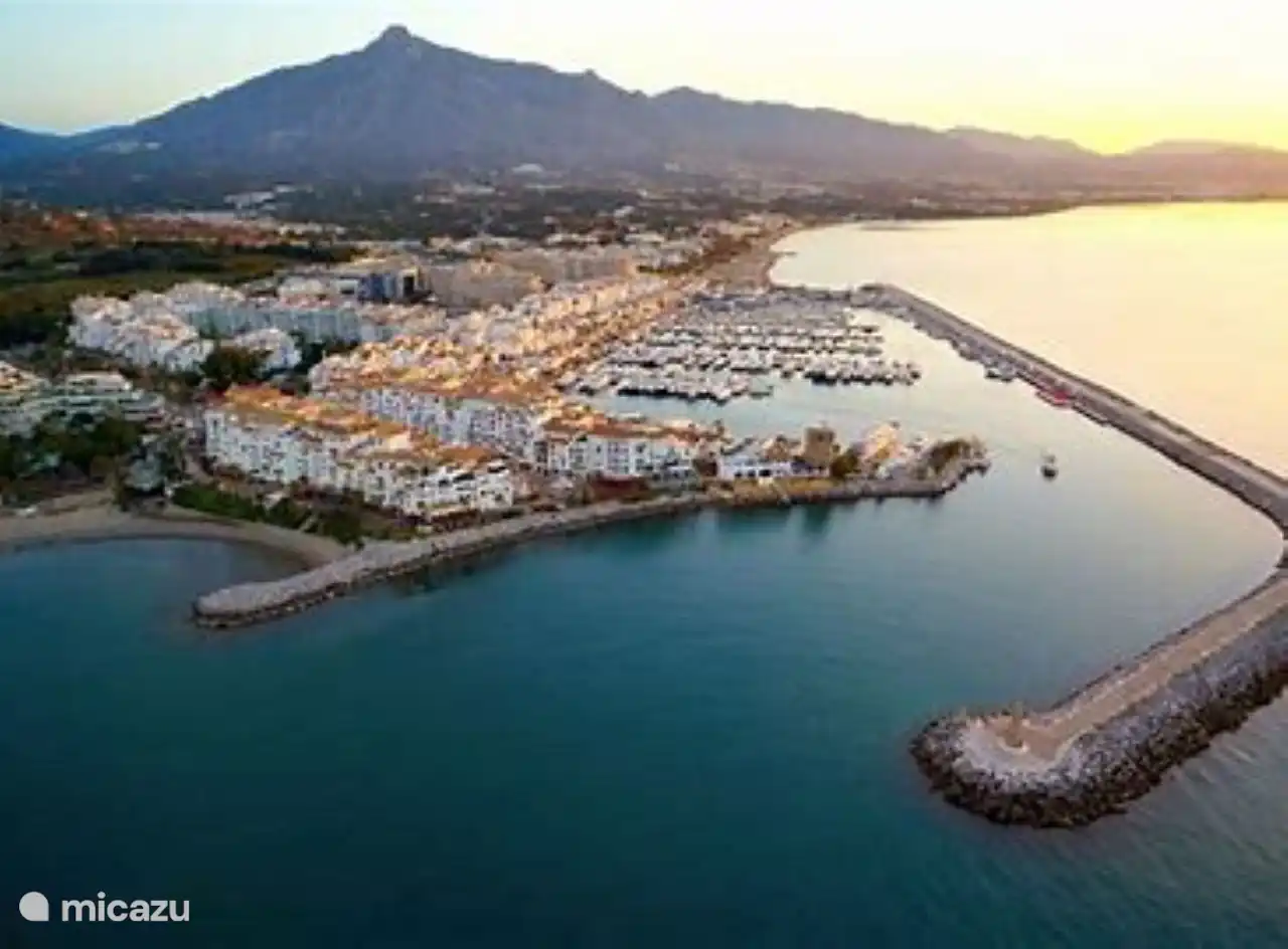 Puerto Ban&#250;s