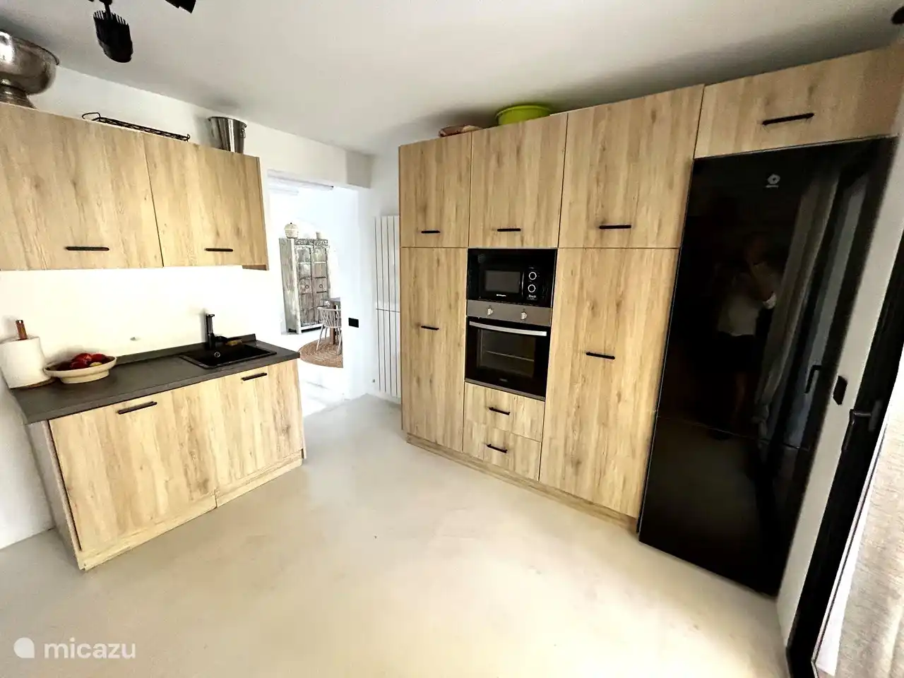 Well equipped kitchen with oven and microwave. Large refrigerator.