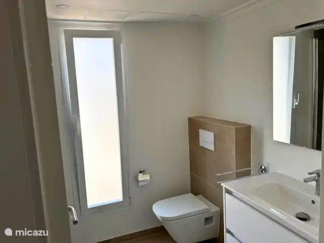 Villa Alegria Moraira huren in Spanje, Costa Blanca, Benissa - villa Badkamer 2 met douche, wastafel en toilet