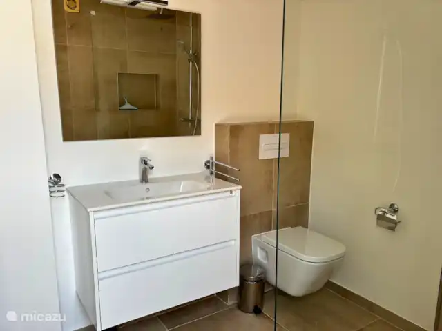 Villa Alegria Moraira huren in Spanje, Costa Blanca, Benissa - villa Badkamer 1 met douche, wastafel en toilet