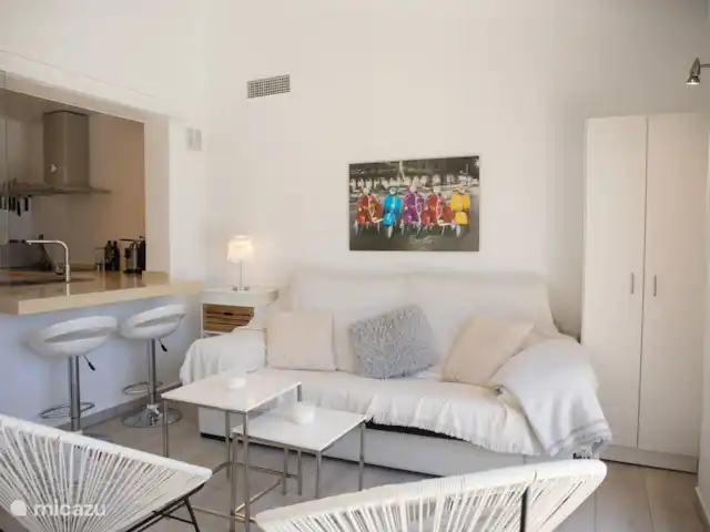Villa Alegria Moraira huren in Spanje, Costa Blanca, Benissa - villa De open keuken heeft twee barstoelen staan aan de kant van de serre