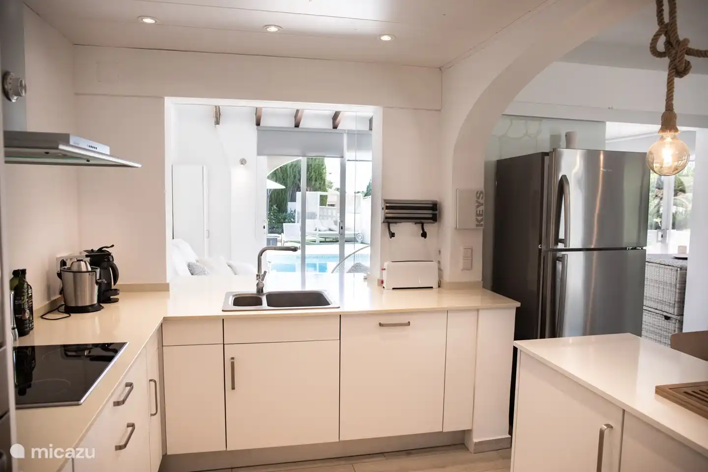 Die Küche ist komplett ausgestattet