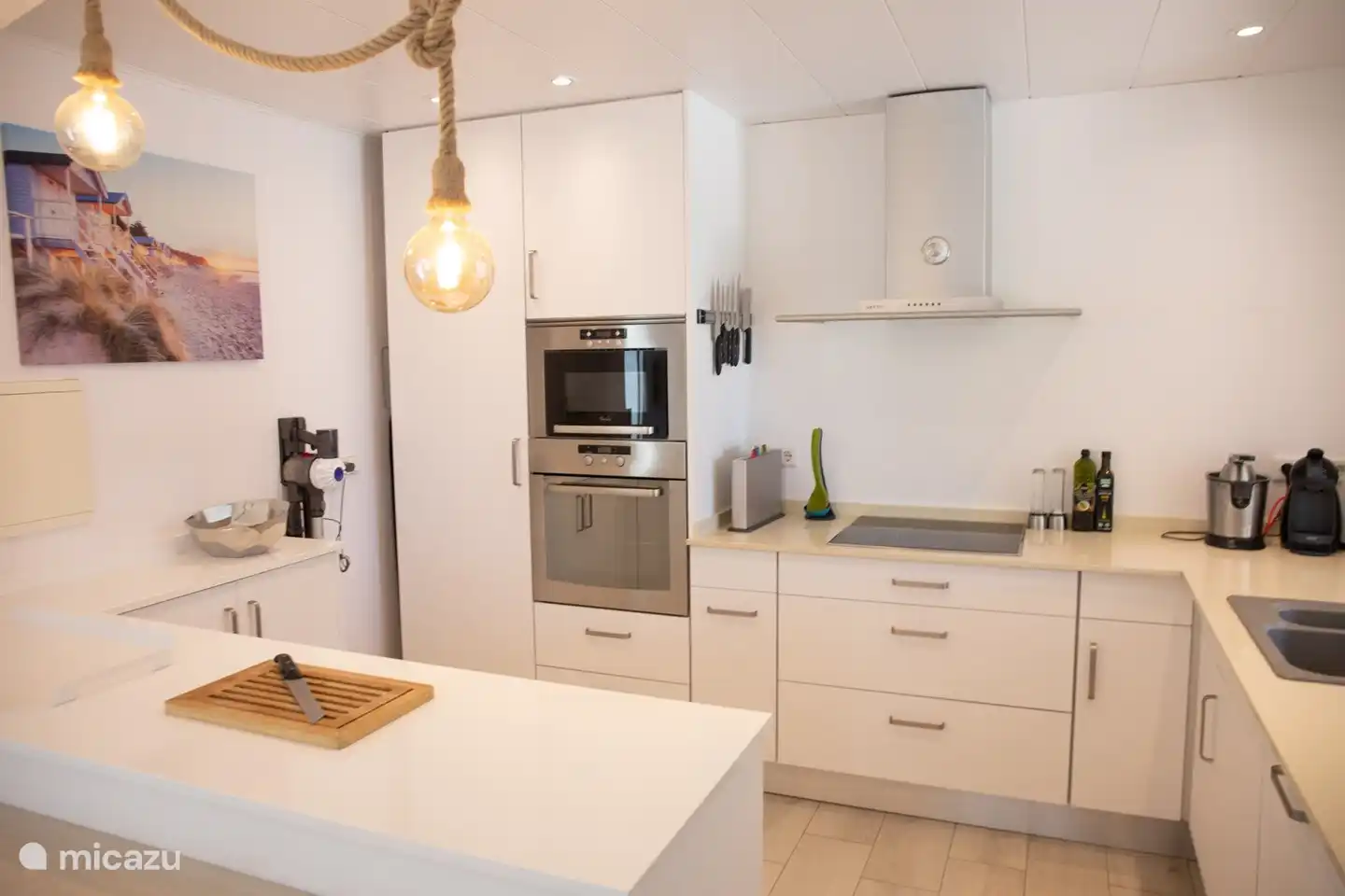 Die Küche ist komplett ausgestattet