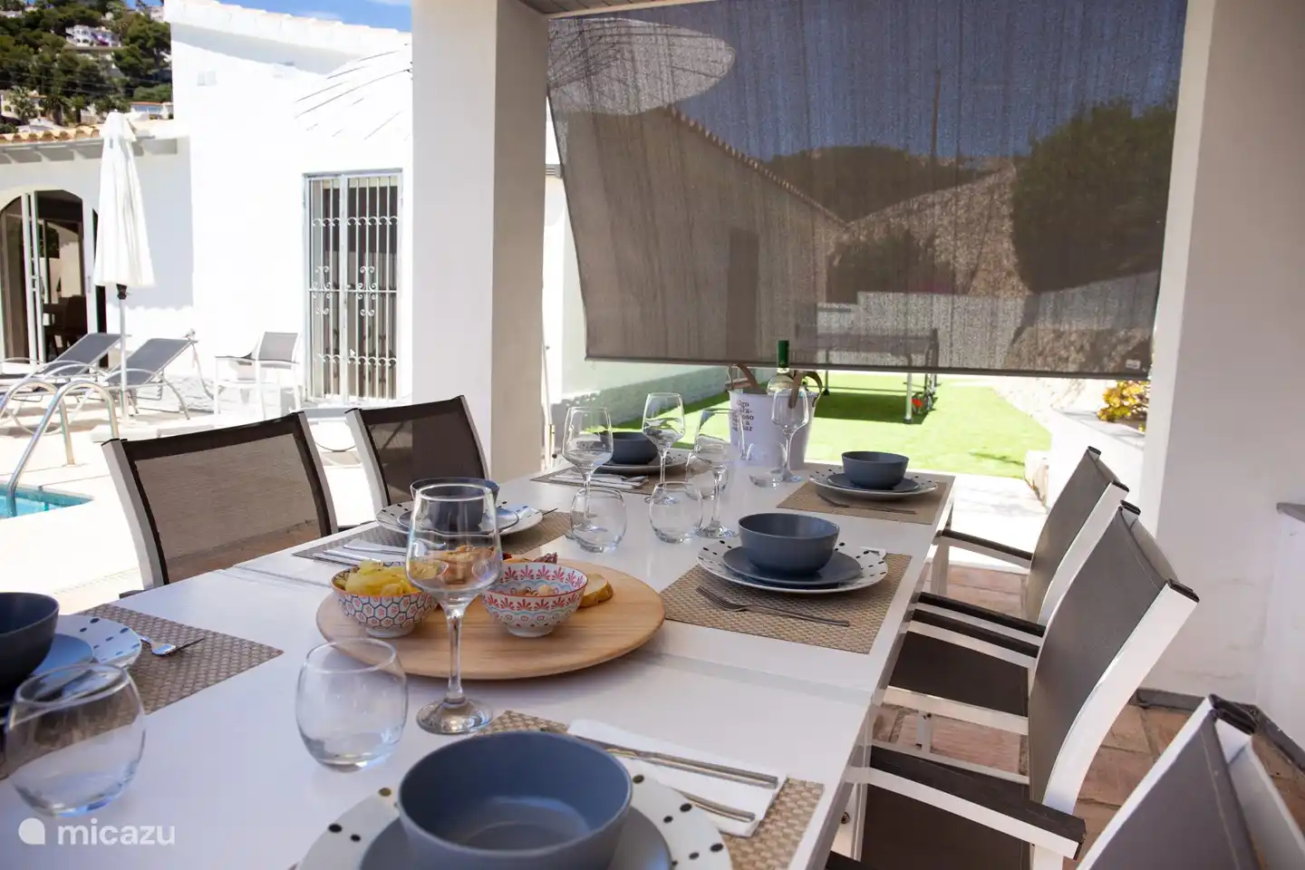 Genießen Sie eine Mahlzeit mit der ganzen Gruppe