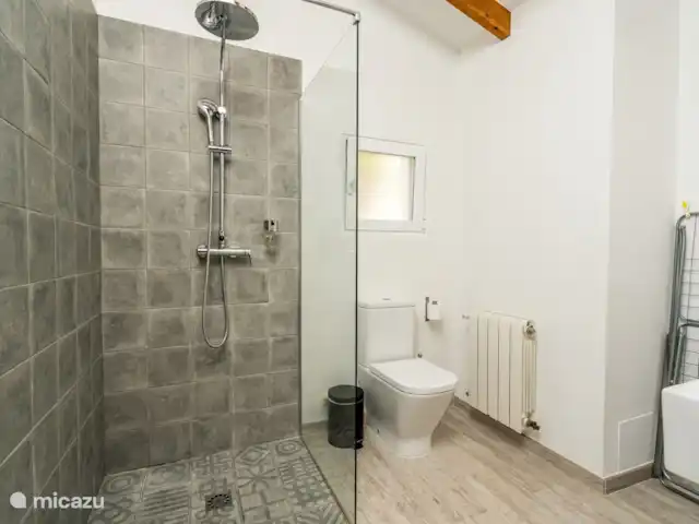 Villa Miramar Benissa | Espagne, Costa Blanca, Benissa - villa Douche à l'italienne, WC et lavabo