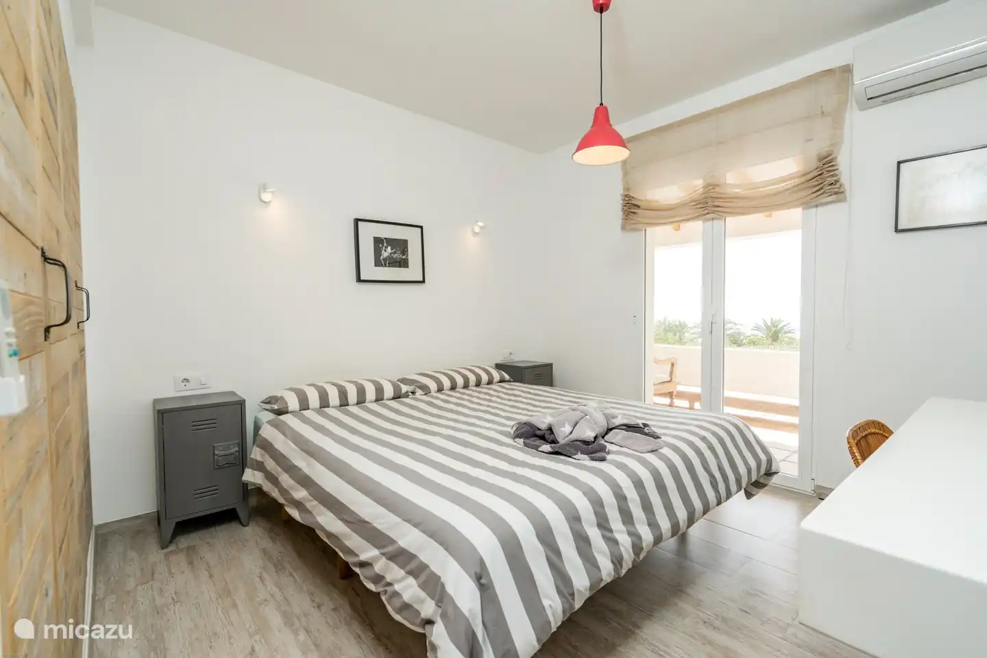 Schlafzimmer mit Doppelbett