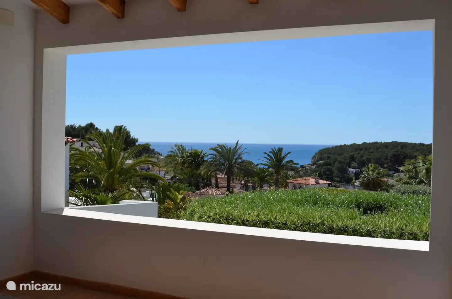 Die schöne Aussicht von Ihrem Balkon