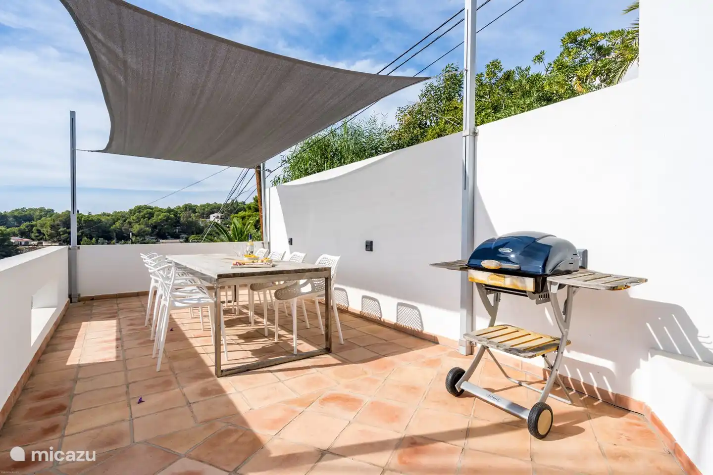 Grillen Sie auf Ihrer großzügigen Terrasse mit Aussicht