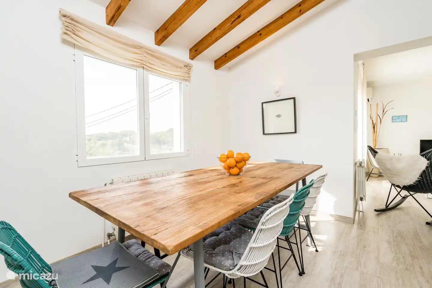 Essbereich mit Stühlen