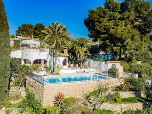 Casa Pinada huren in Spanje, Costa Blanca, Benissa - villa Casa Pinada tussen alle groene bomen en struiken, wat een plaatje!