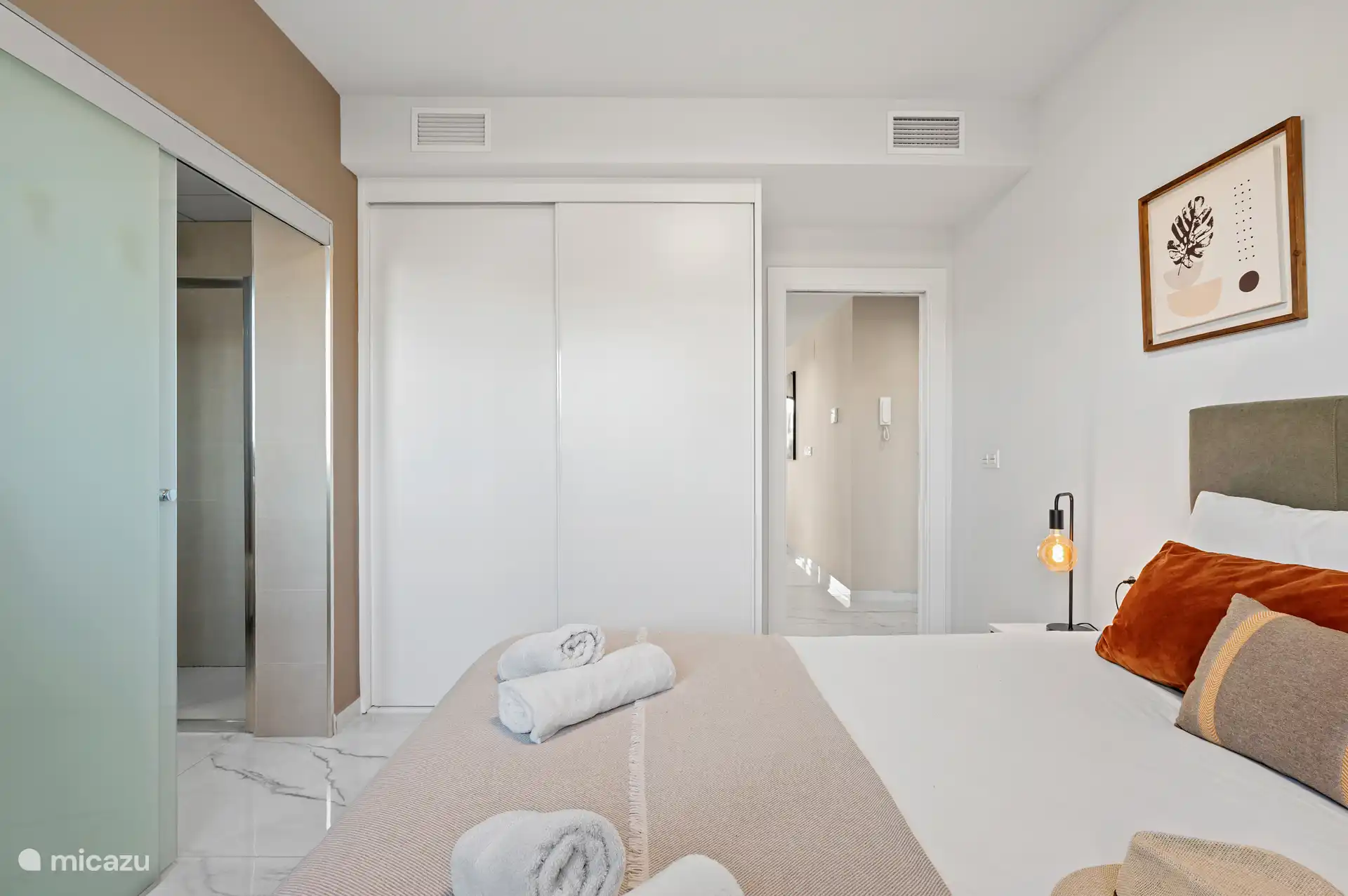 Slaapkamer + badkamer