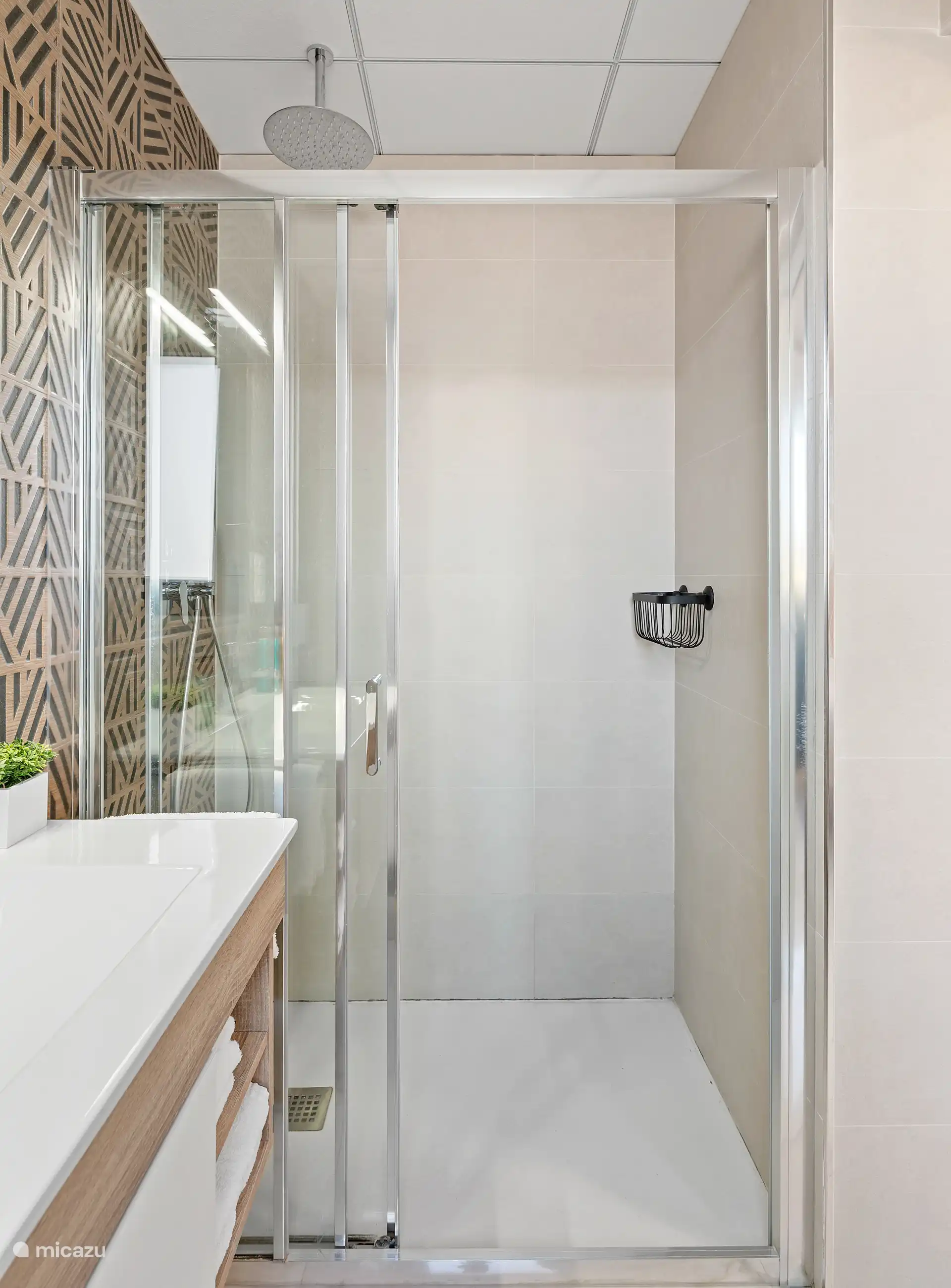 Slaapkamer + badkamer