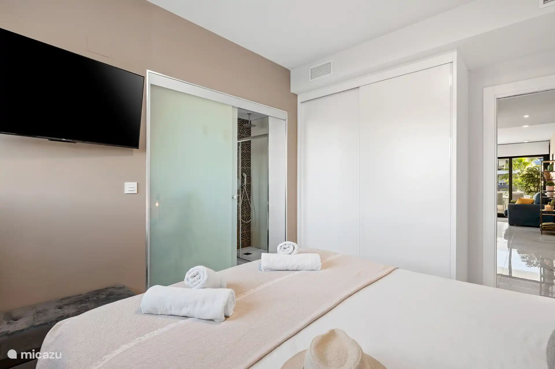 Slaapkamer + badkamer