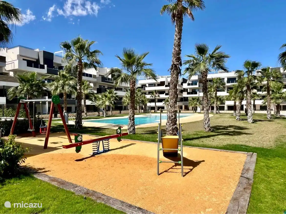 niños del patio de recreo 