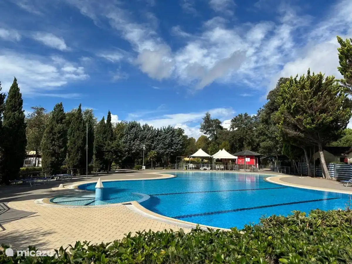 Le Camping Paradiso, où se trouve la Casa Rossa, dispose d'une belle piscine.