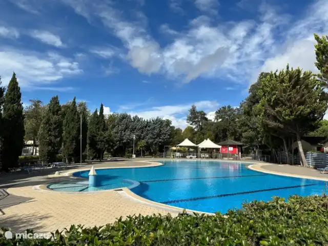 Casa Rossa XIV - avec climatisation et véranda | Italie, Toscane, Viareggio - mobil-home Le Camping Paradiso, où se trouve la Casa Rossa, dispose d'une belle piscine.