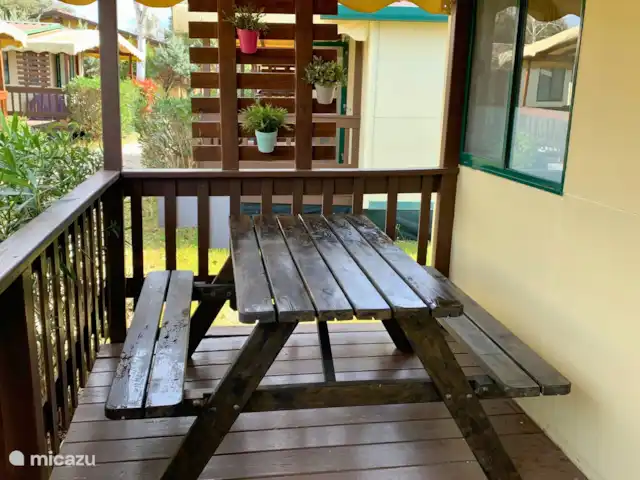 Casa Rossa XV - avec climatisation et véranda ! | Italie, Toscane, Viareggio - mobil-home Véranda couverte avec table de pique-