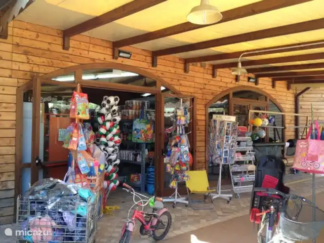 Chalet Fam VI - avec véranda et climatisation ! | Italie, Toscane, Viareggio - mobil-home La boutique du camping.