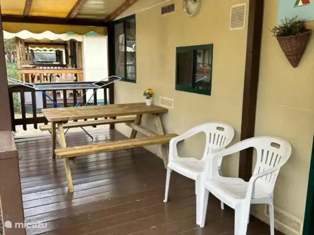 Chalet Fam VI - avec véranda et climatisation ! | Italie, Toscane, Viareggio - mobil-home La véranda couverte pour une bonne collation et une boisson !
