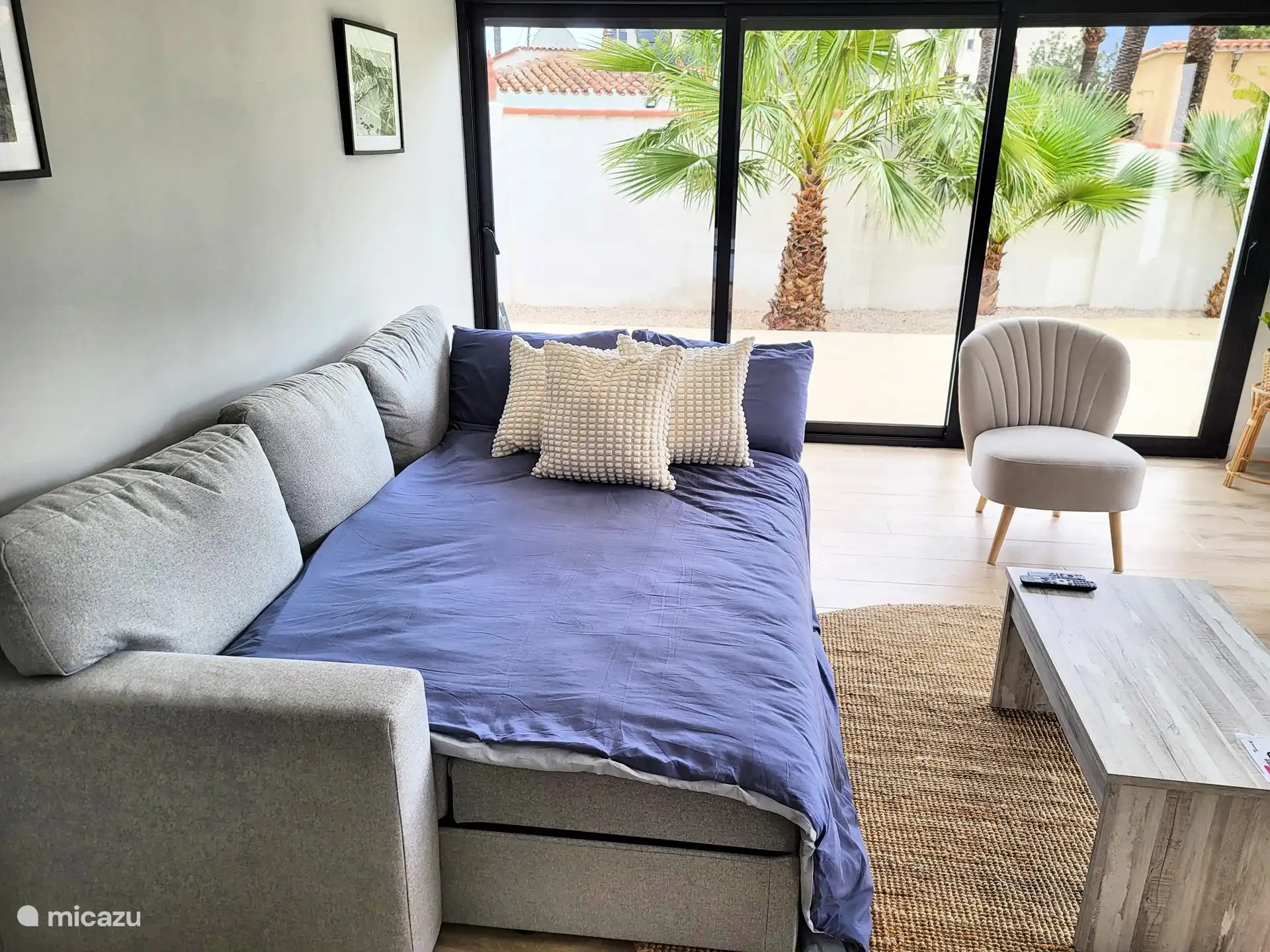 This sofa can be folded out into a sofa bed