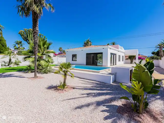 Villa MaJa en España, Costa Blanca, Albir - villa Parte trasera de la casa más patio trasero.