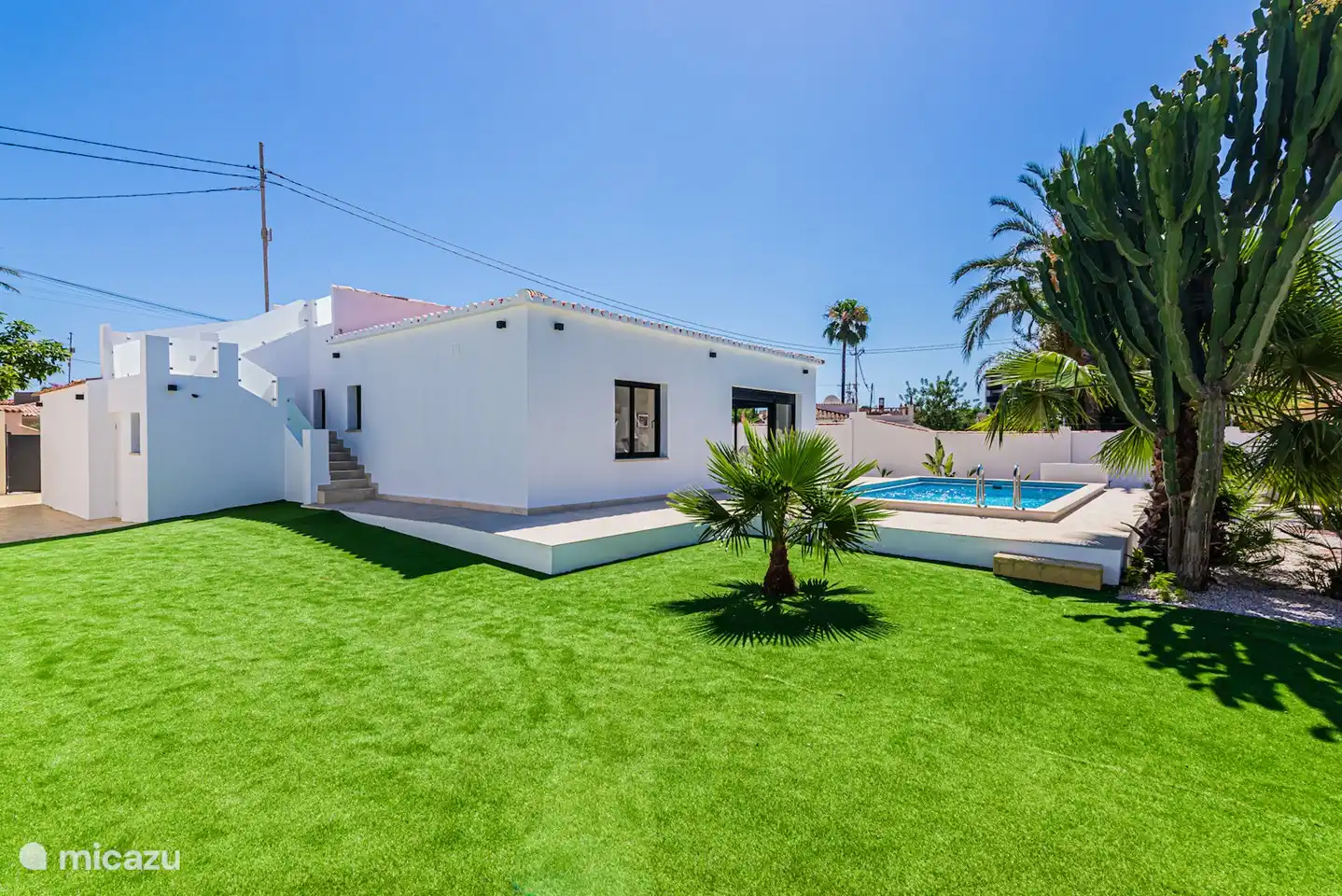 Here you can access the roof terrace via the stairs.