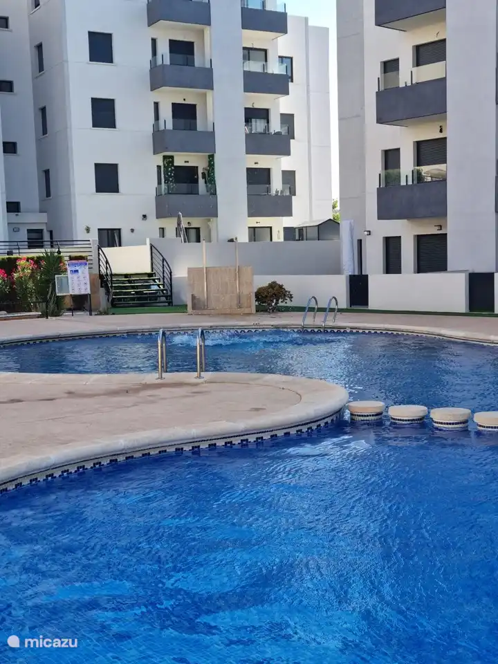 gezamenlijk zwembad voor jong en oud.