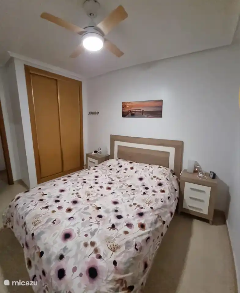 Slaapkamer met een 2 pers. Bed.