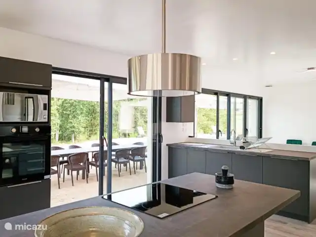 Perronniere huren in Frankrijk, Lot, Saint-Cirq-Lapopie - vakantiehuis De ruime keuken