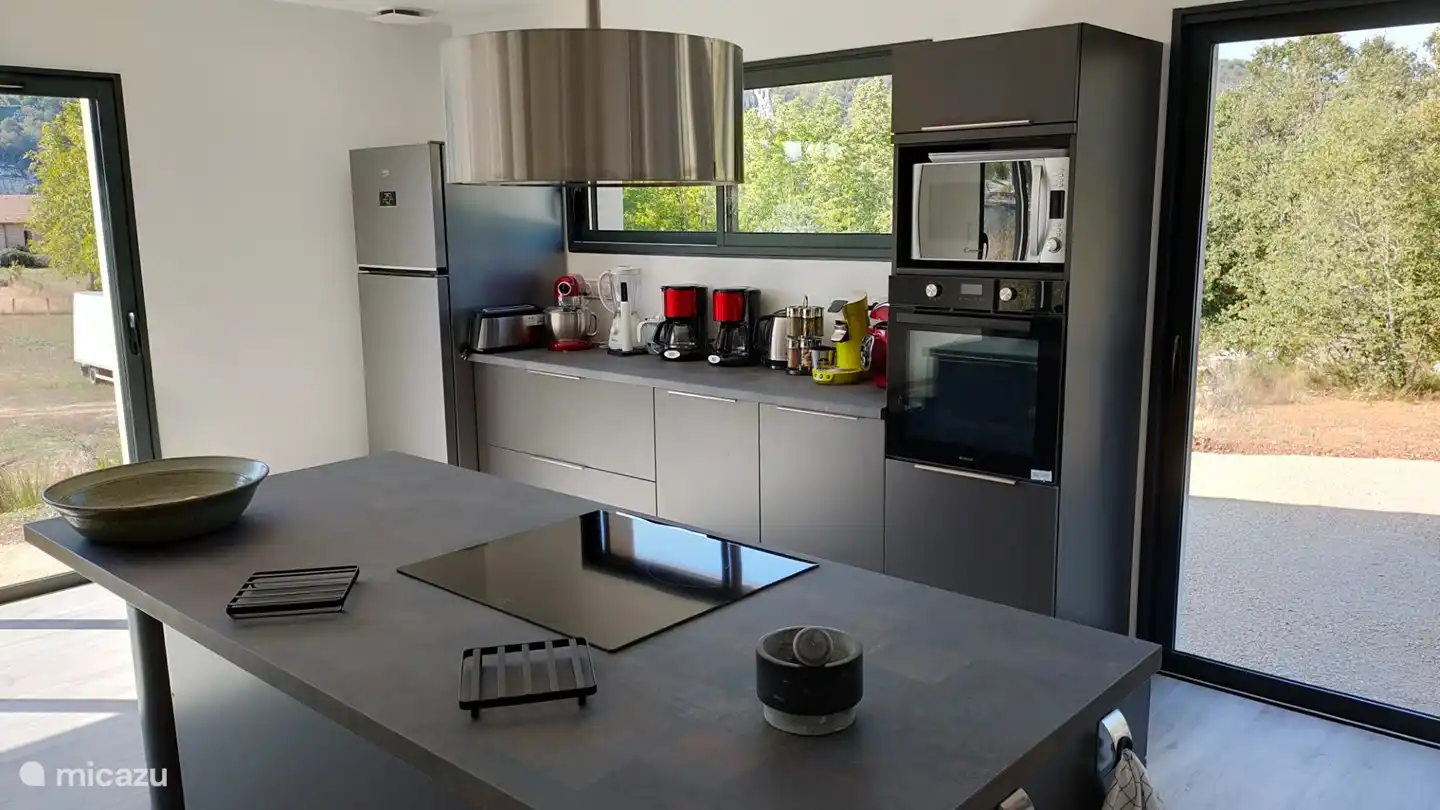 Die Küche ist komplett ausgestattet