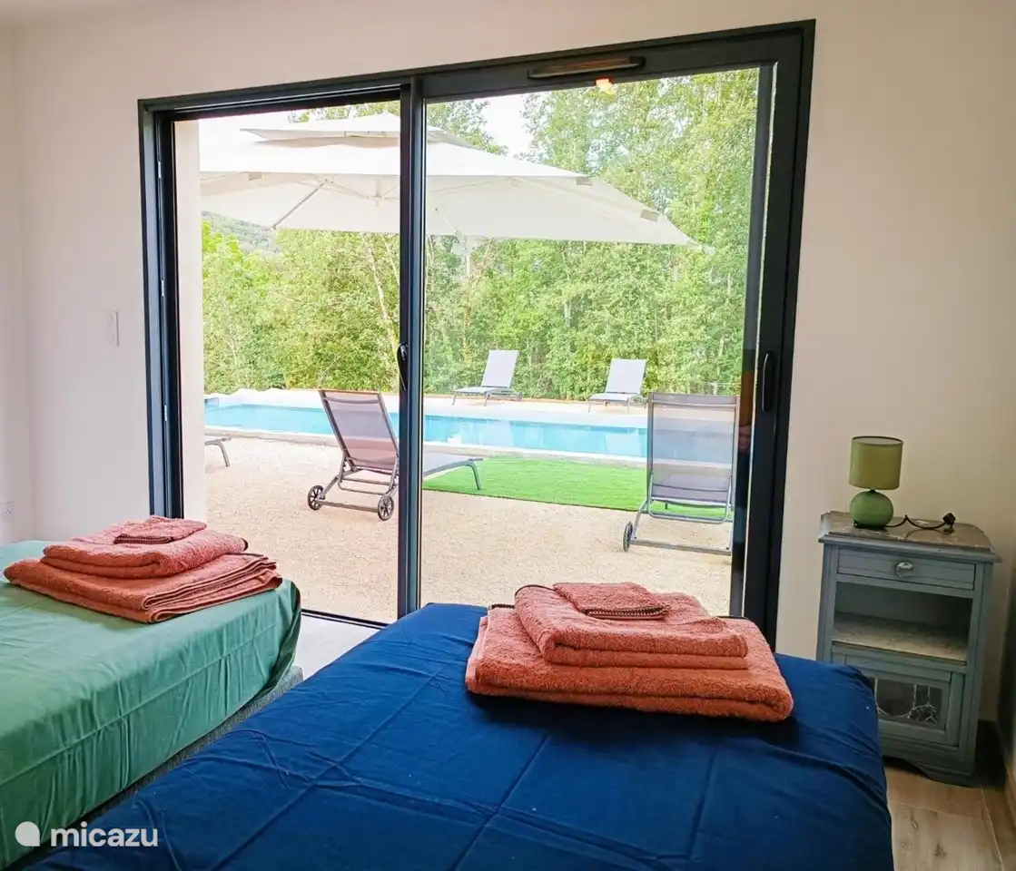 Vom Schlafzimmer direkt ins Schwimmbad