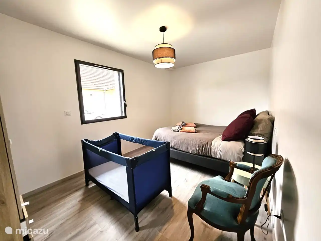 Das Schlafzimmer mit Babybett