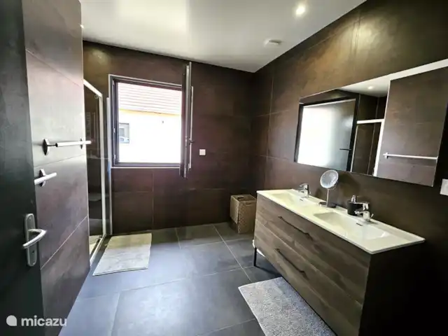 Perronniere huren in Frankrijk, Lot, Saint-Cirq-Lapopie - vakantiehuis De badkamer