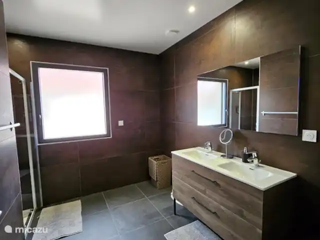 Perronniere huren in Frankrijk, Lot, Saint-Cirq-Lapopie - vakantiehuis De badkamer