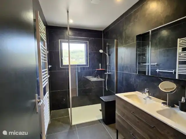 Perronniere huren in Frankrijk, Lot, Saint-Cirq-Lapopie - vakantiehuis De badkamer