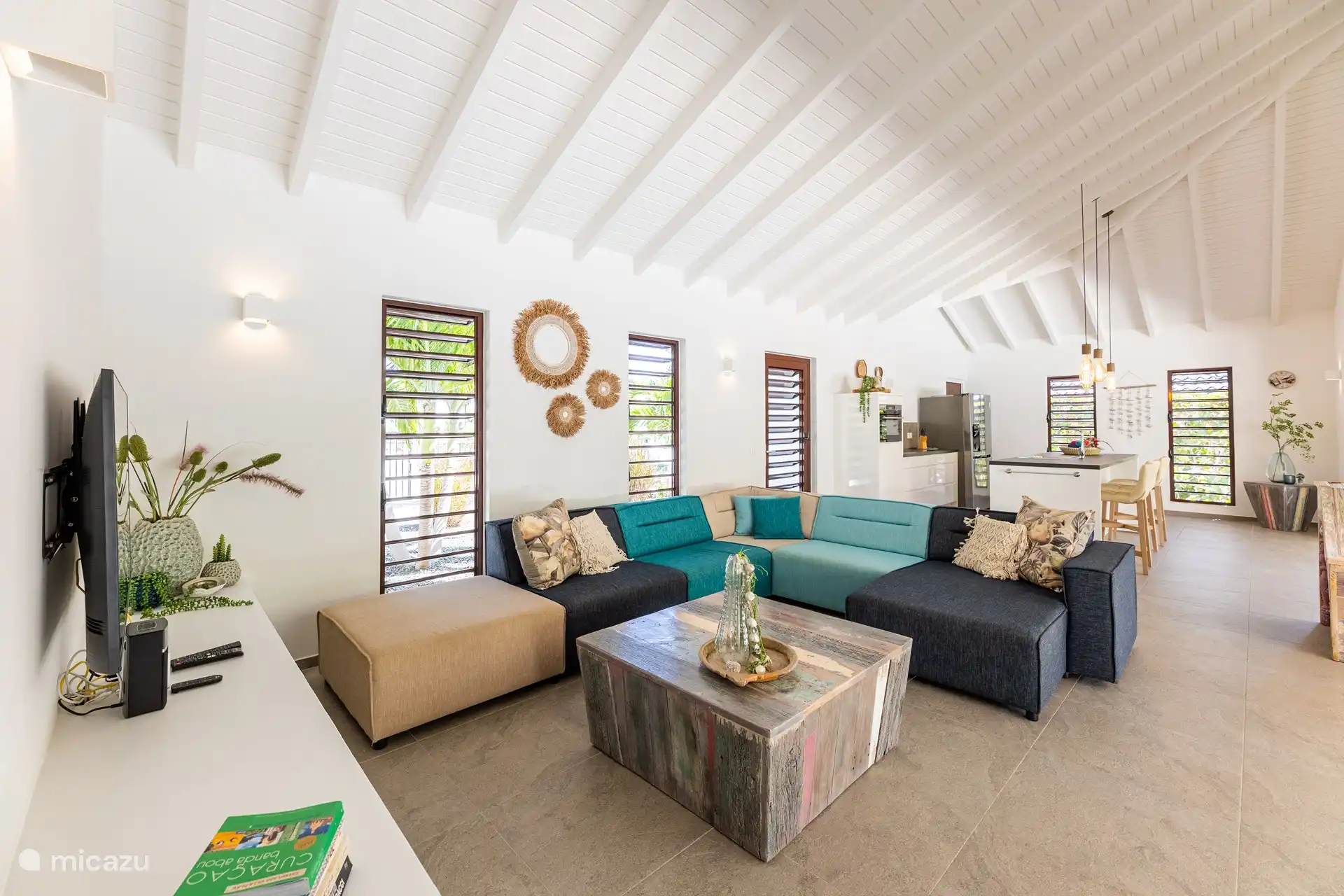 The lovely seating area, equipped with Smart TV with IPTV for all sporting events