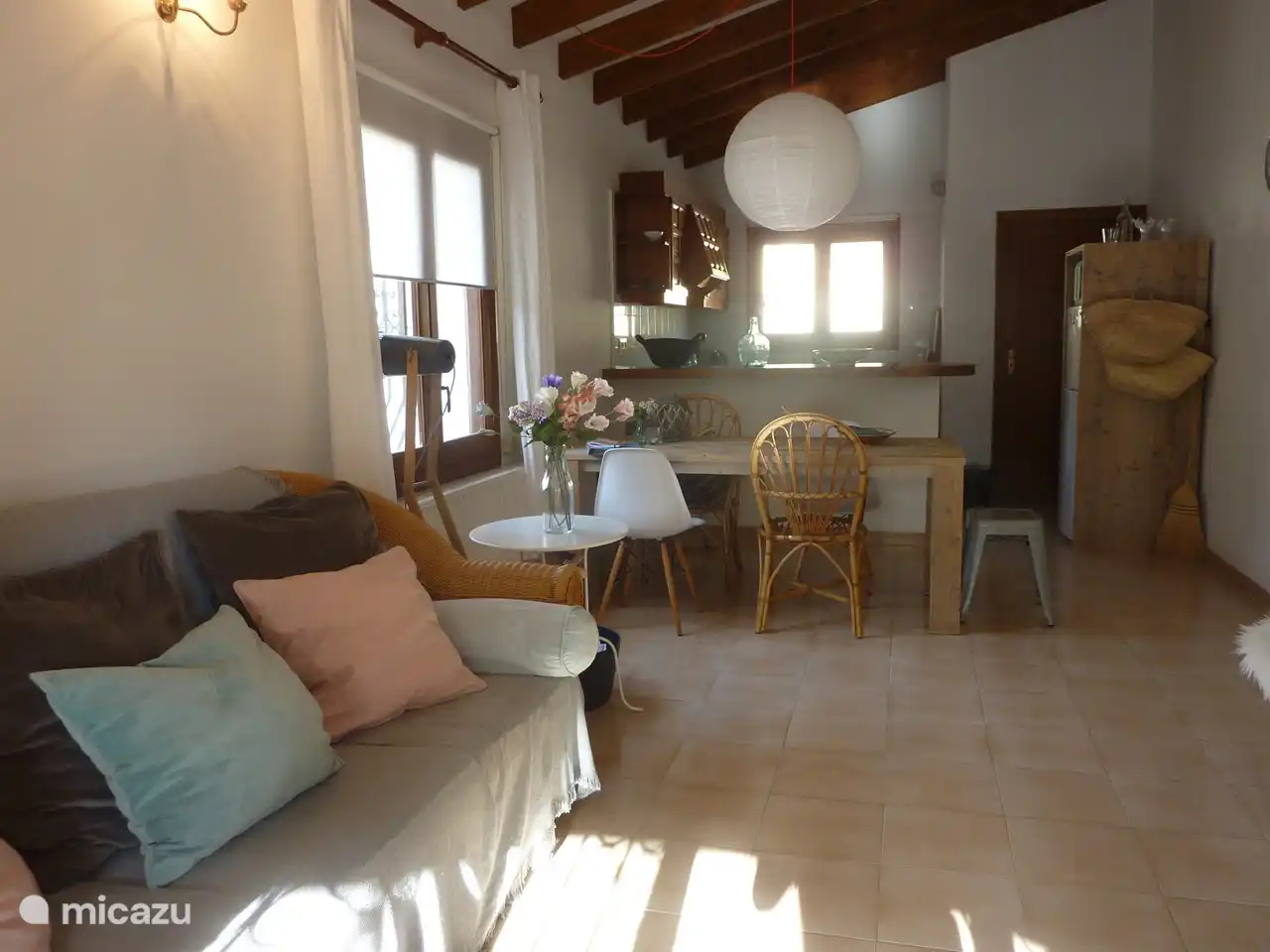 Coin salon et coin repas