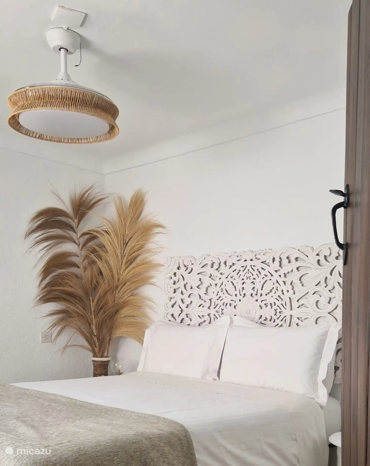 Slaapkamer met plafondventilator