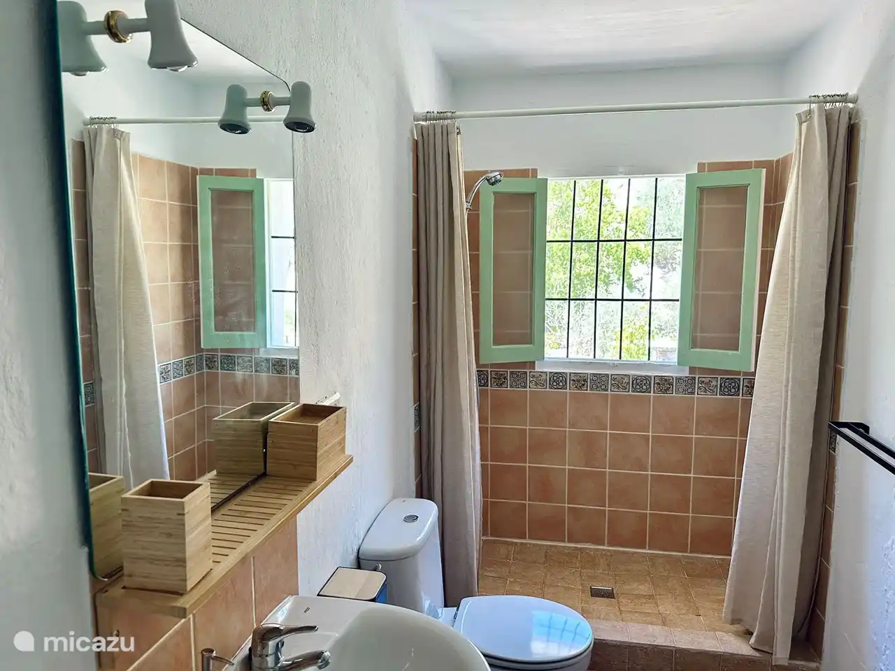 Geräumiges Badezimmer