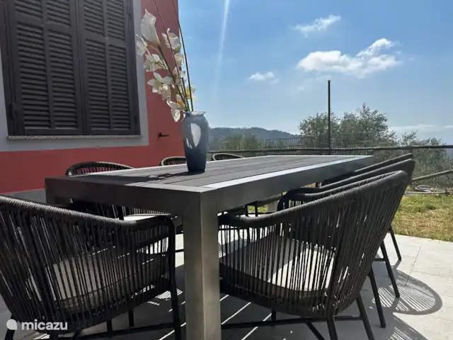 Casa Perlei | Italie, Ligurie, Imperia - maison mitoyenne Détendez-vous dans le jardin avec vue sur Imperia et la mer