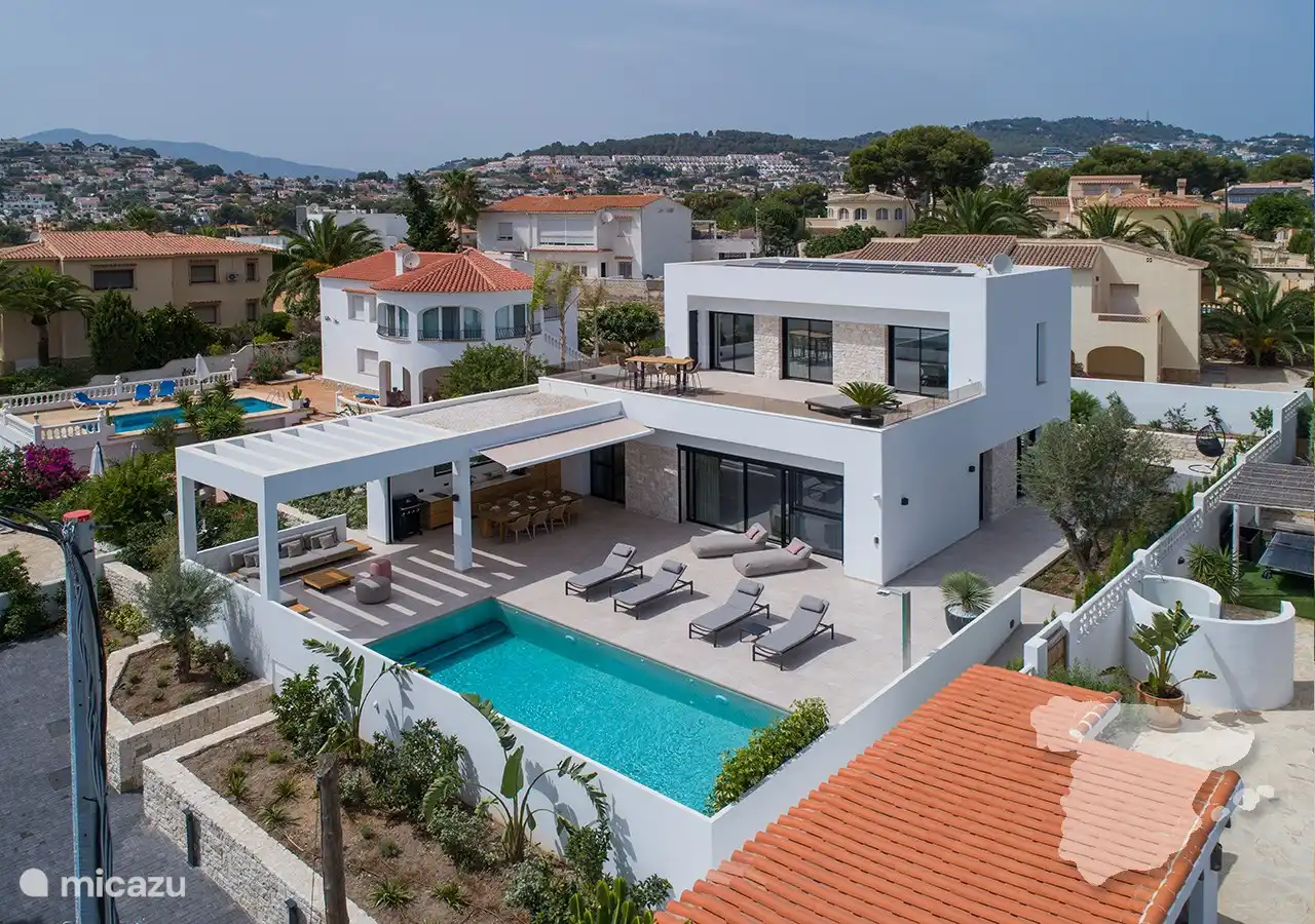 Front view - Drone shot