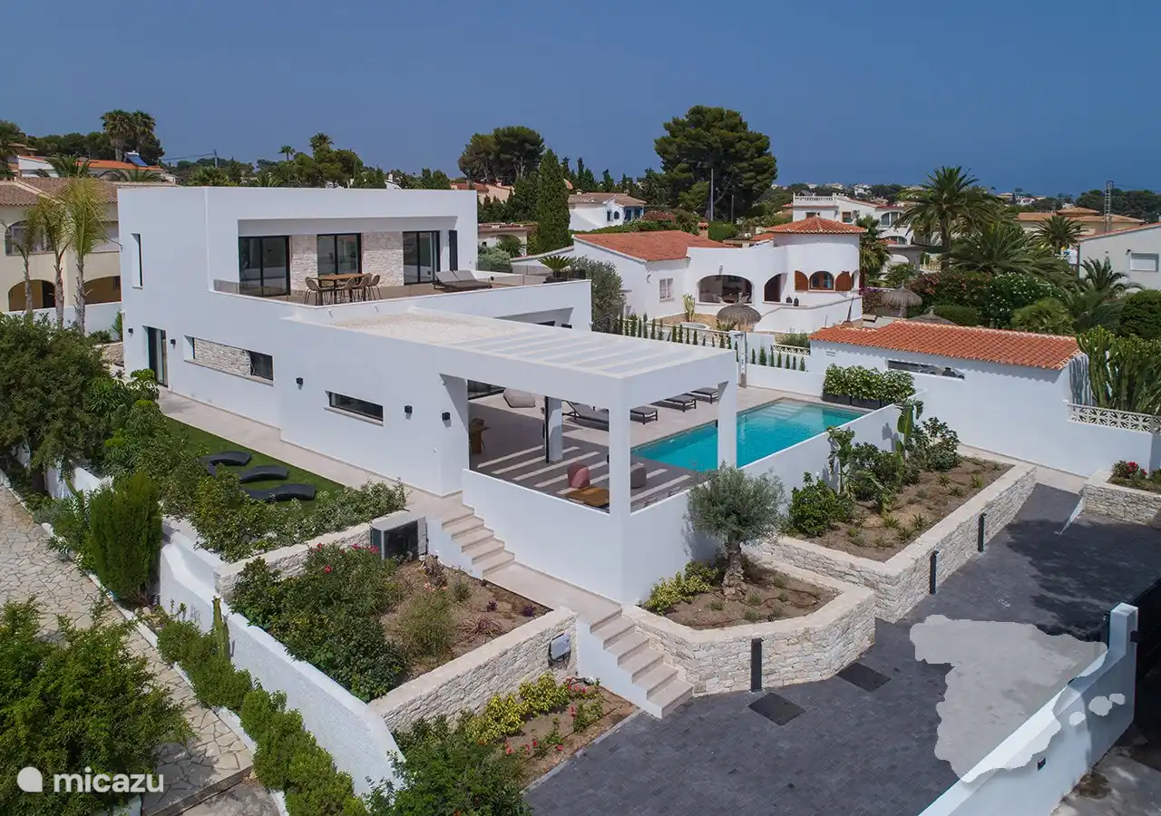 Front view - Drone shot