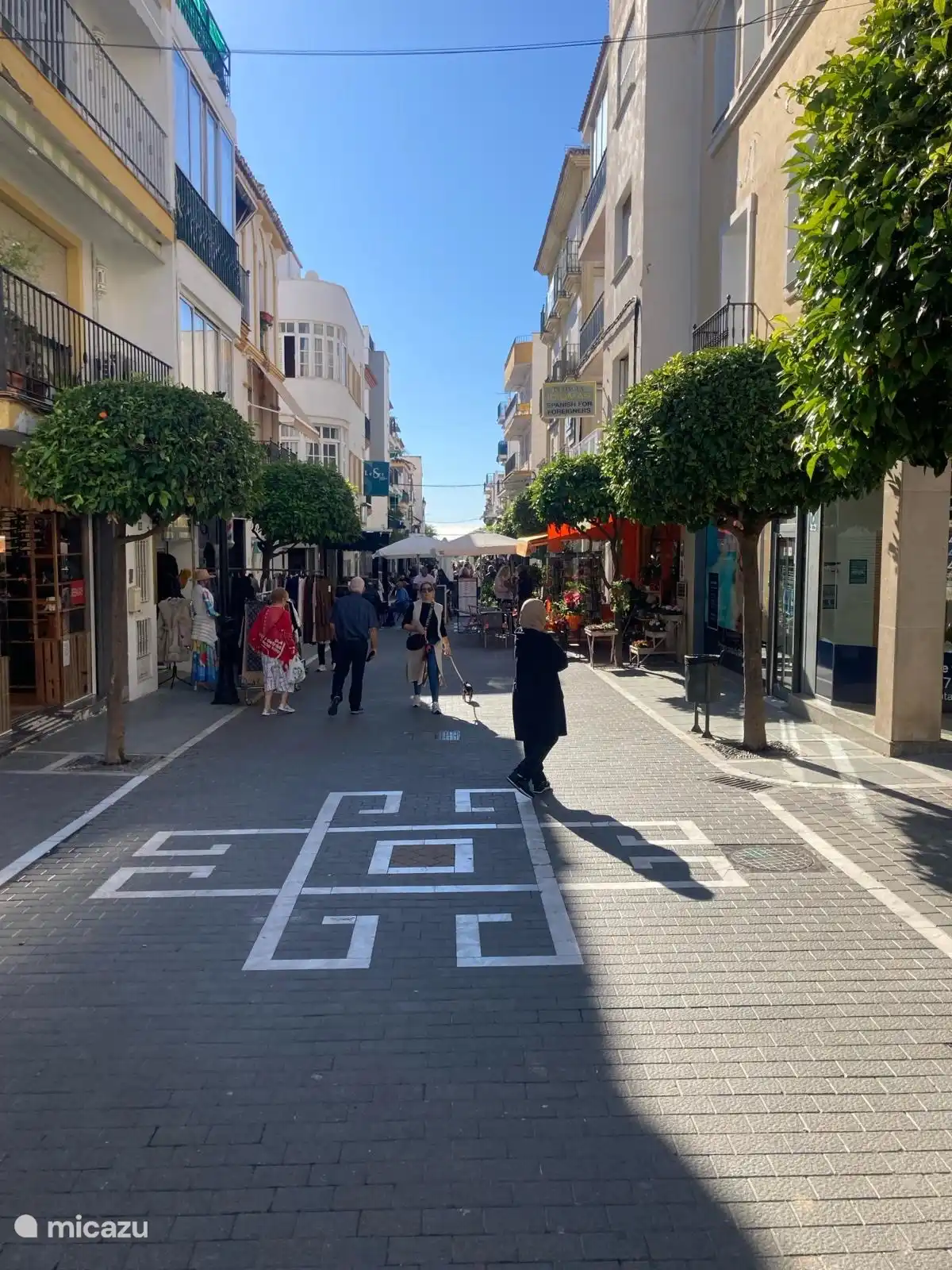 Die Hauptstadt von San Pedro. Wenn Sie die Straße entlang bis zum Strand und zum Boulevard laufen, benötigen Sie 15 Minuten