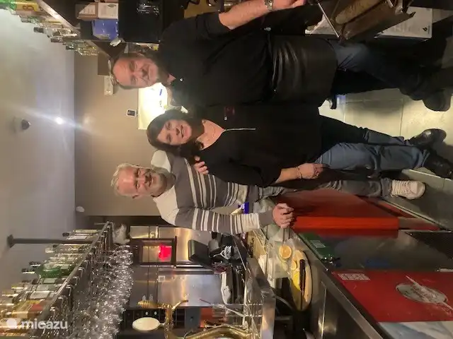 Das El Vecino-Team mit Besitzer Jannes