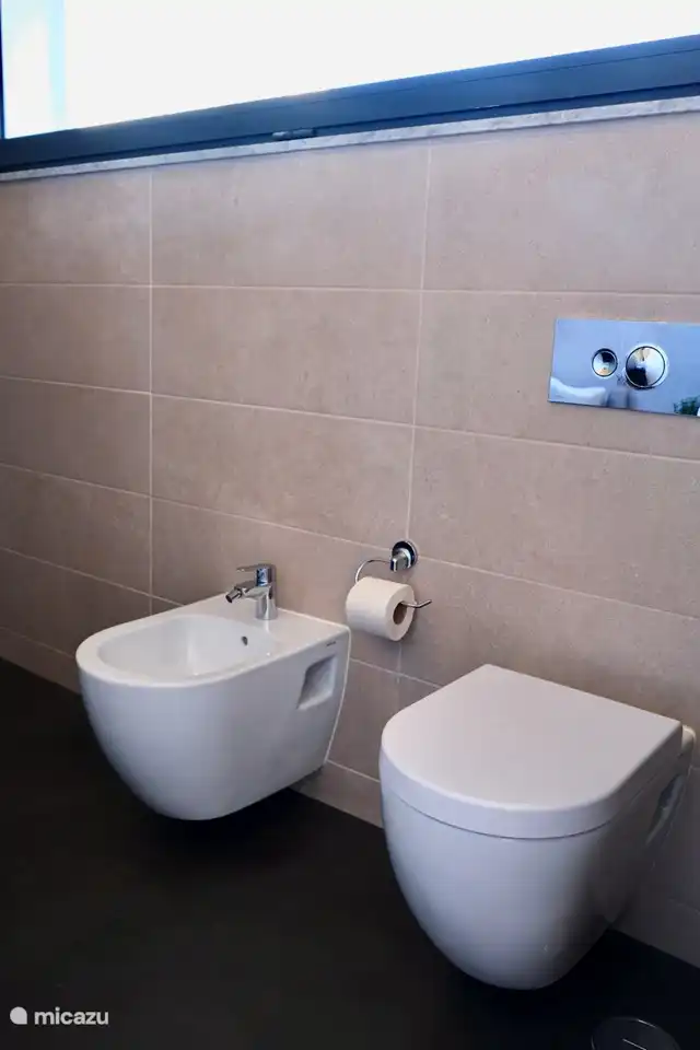 Salle de bain dans la chambre 2