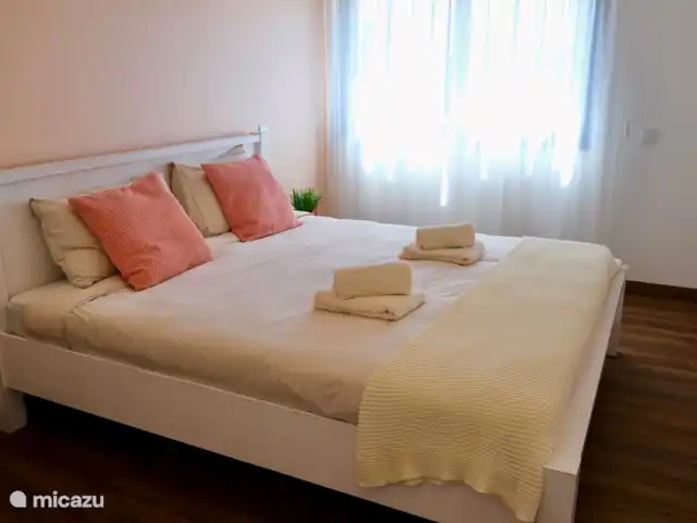 villa en Portugal, Costa de Lisboa, Ribamar – Sapateira Despiértese con el sol de la mañana en esta atractiva habitación, dormitorio 3.