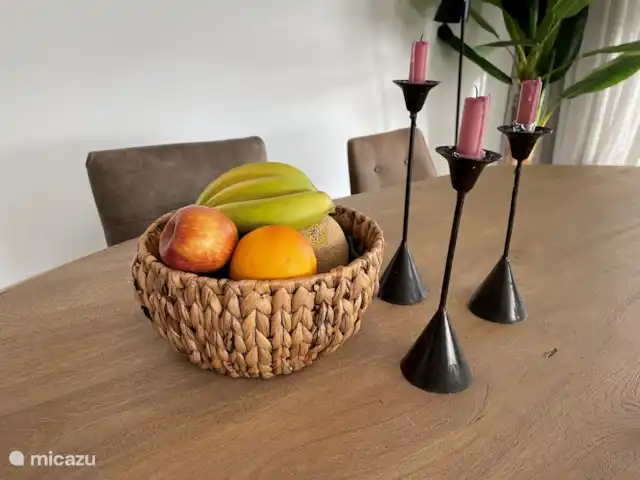 villa en Portugal, Costa de Lisboa, Ribamar – Sapateira Acogedora mesa de comedor grande en el salón.