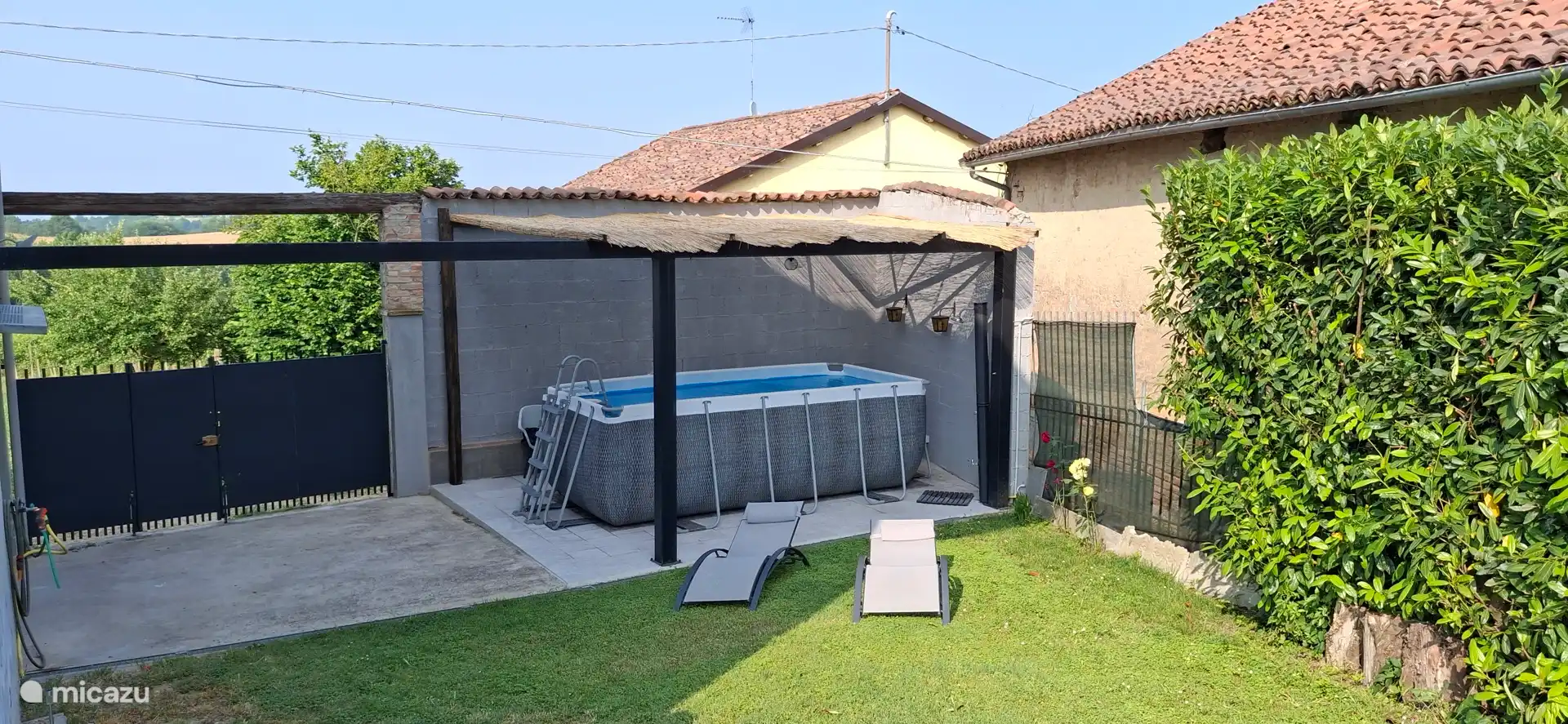 komplett mit Sonnenliegen