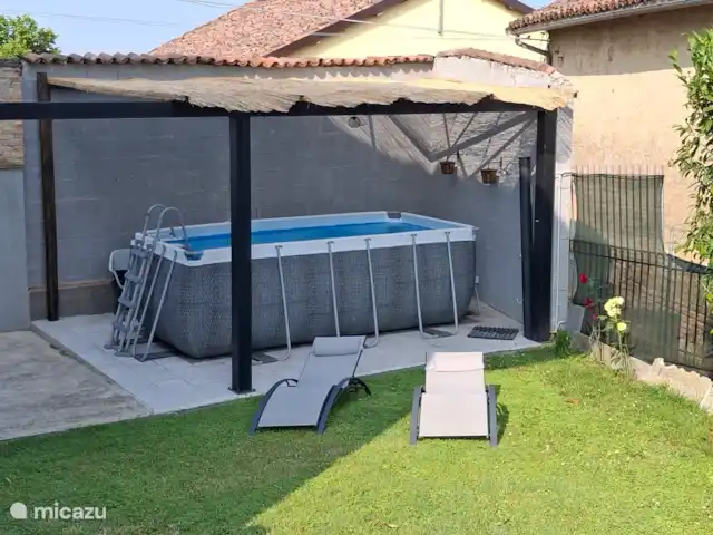 Biamics en Italia, Piamonte, Mombercelli - casa vacacional completo con tumbonas